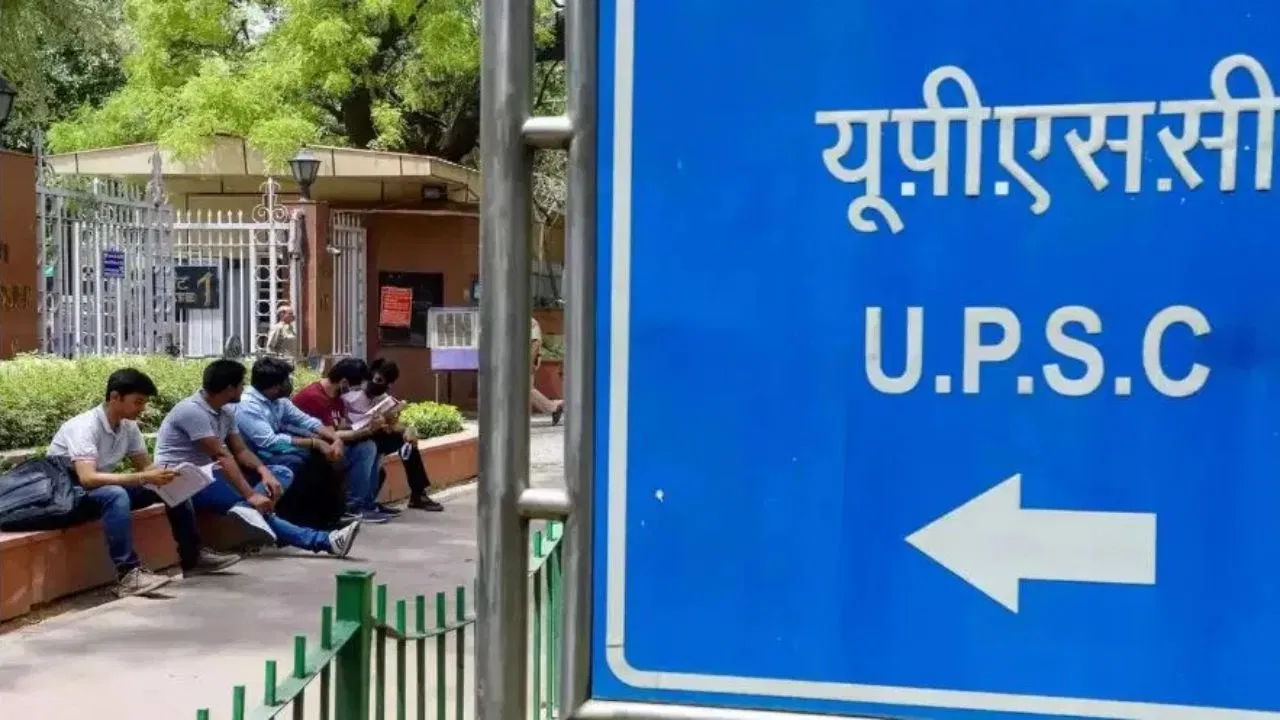 UPSC Civil Services Main 2025: यूपीएससी CS पर्सनैलिटी टेस्ट की तारीख में हुआ बदलाव, यहां देखें नया शेड्यूल परिवार, दो बेटियों की जिम्मेदारी और नौकरी के साथ की तैयारी, 40 की उम्र में बनीं IAS