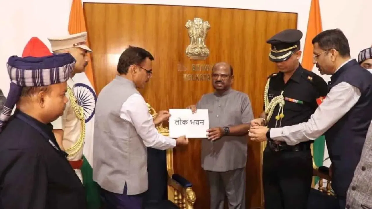 पश्चिम बंगाल: राजभवन का नाम बदलकर ‘लोक भवन’ रखा गया, राज्यपाल बोस ने कही ये बात पश्चिम बंगाल: राजभवन का नाम बदलकर 'लोक भवन' रखा गया, राज्यपाल बोस ने कही ये बात