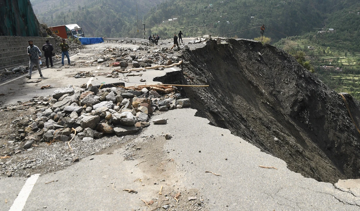 पश्चिमी केन्या में भूस्खलन के कारण 21 लोगों की मौत, 30 अन्य लापता पश्चिमी केन्या में भूस्खलन के कारण 21 लोगों की मौत, 30 अन्य लापता