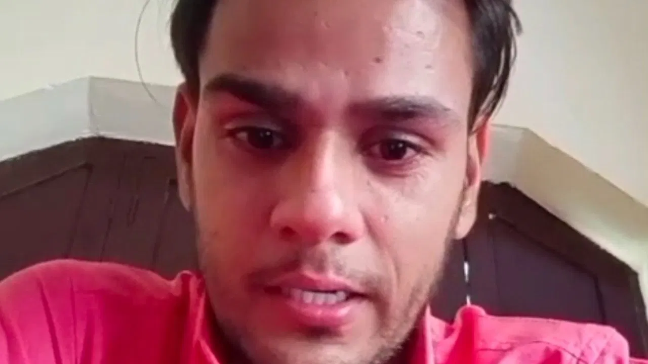 ‘पापा, मैं आपका अच्छा बेटा नहीं बन सका…’, बरेली के मुनेंद्र का दर्द भरा वीडियो वायरल, परिवार में मचा कोहराम 'पापा, मैं आपका अच्छा बेटा नहीं बन सका...', बरेली के मुनेंद्र का दर्द भरा वीडियो वायरल, परिवार में मचा कोहराम