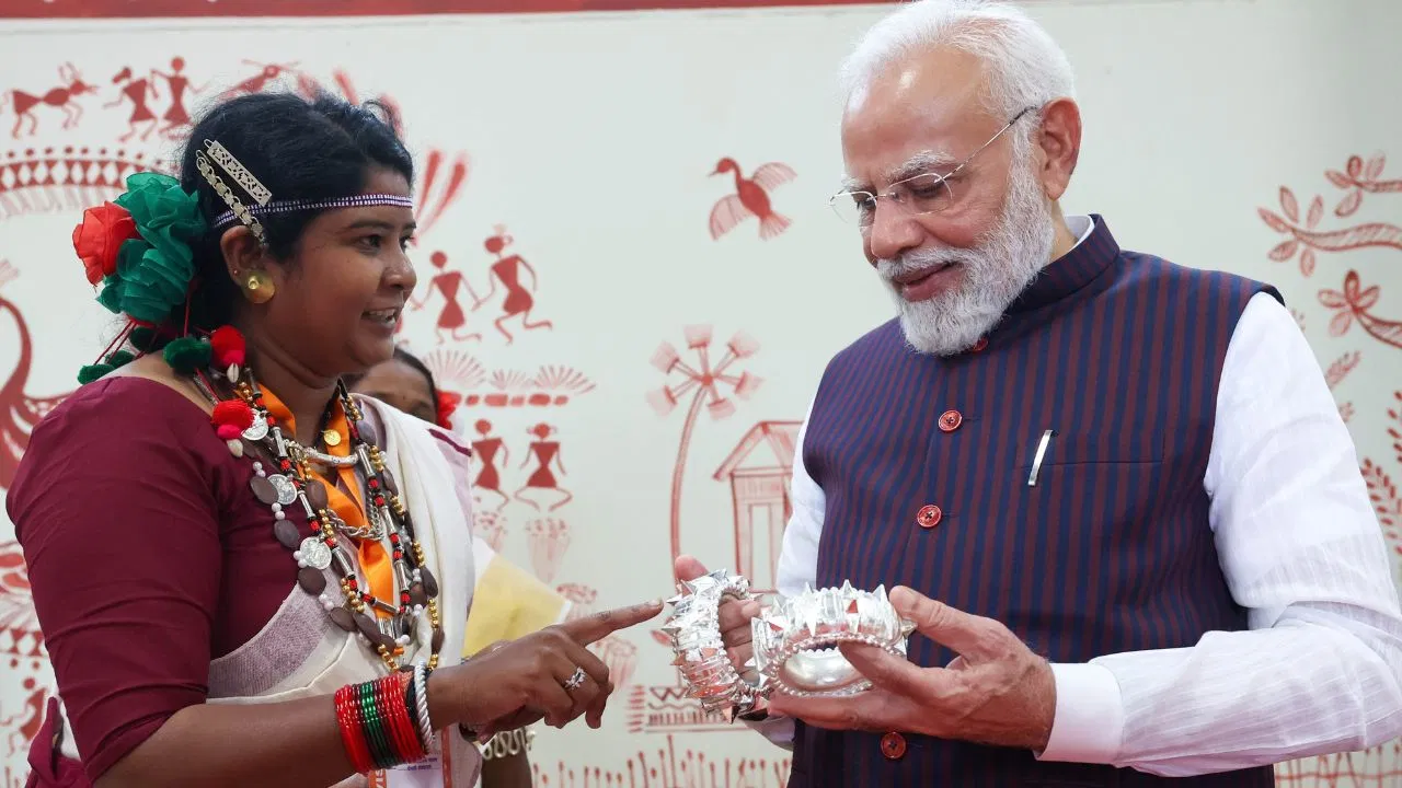 पीएम मोदी ने छत्तीसगढ़ में ट्राइबल फ्रीडम फाइटर्स म्यूजियम का किया उद्घाटन, जानें इसमें क्या-क्या है खास पीएम मोदी ने छत्तीसगढ़ में ट्राइबल फ्रीडम फाइटर्स म्यूजियम का किया उद्घाटन, जानें इसमें क्या-क्या है खास