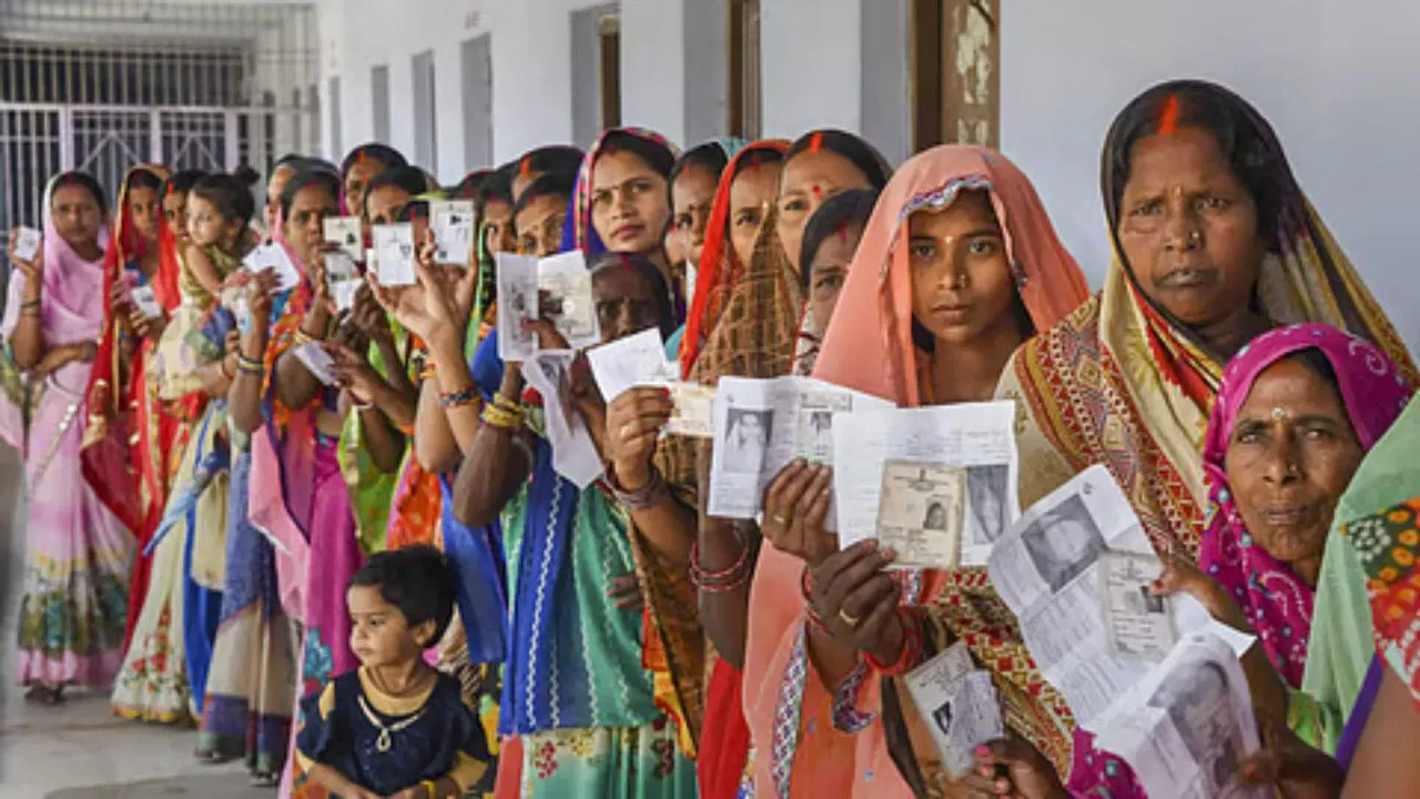 पीके की पार्टी का बड़ा दावा, बिहार की महिलाओं को 10 हजार देने के लिए एनडीए ने वर्ल्ड बैंक के खर्च के किए 14 हजार करोड़ पीके की पार्टी का बड़ा दावा, बिहार की महिलाओं को 10 हजार देने के लिए एनडीए ने वर्ल्ड बैंक के खर्च के किए 14 हजार करोड़