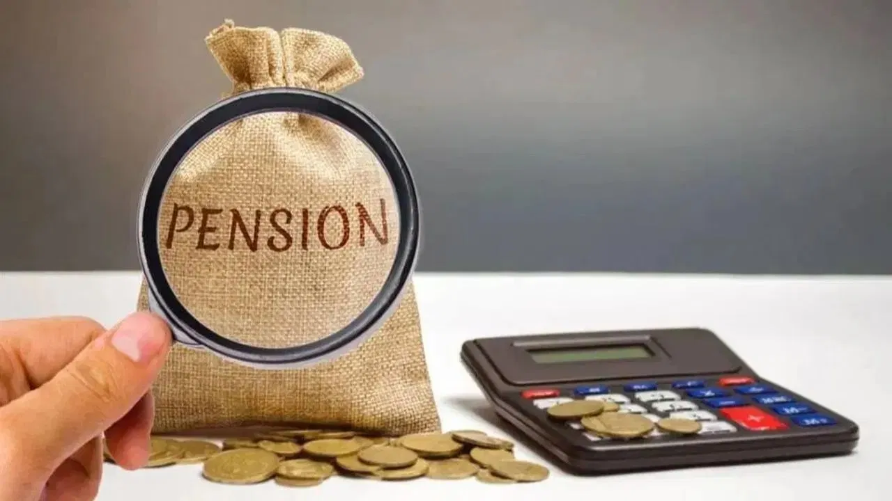 पेंशनर्स के लिए बड़ी खबर, UIDAI ने बताया घर बैठे डिजिटल लाइफ सर्टिफिकेट बनाने का सबसे आसान तरीका पेंशनर्स के लिए बड़ी खबर, UIDAI ने बताया घर बैठे डिजिटल लाइफ सर्टिफिकेट बनाने का सबसे आसान तरीका