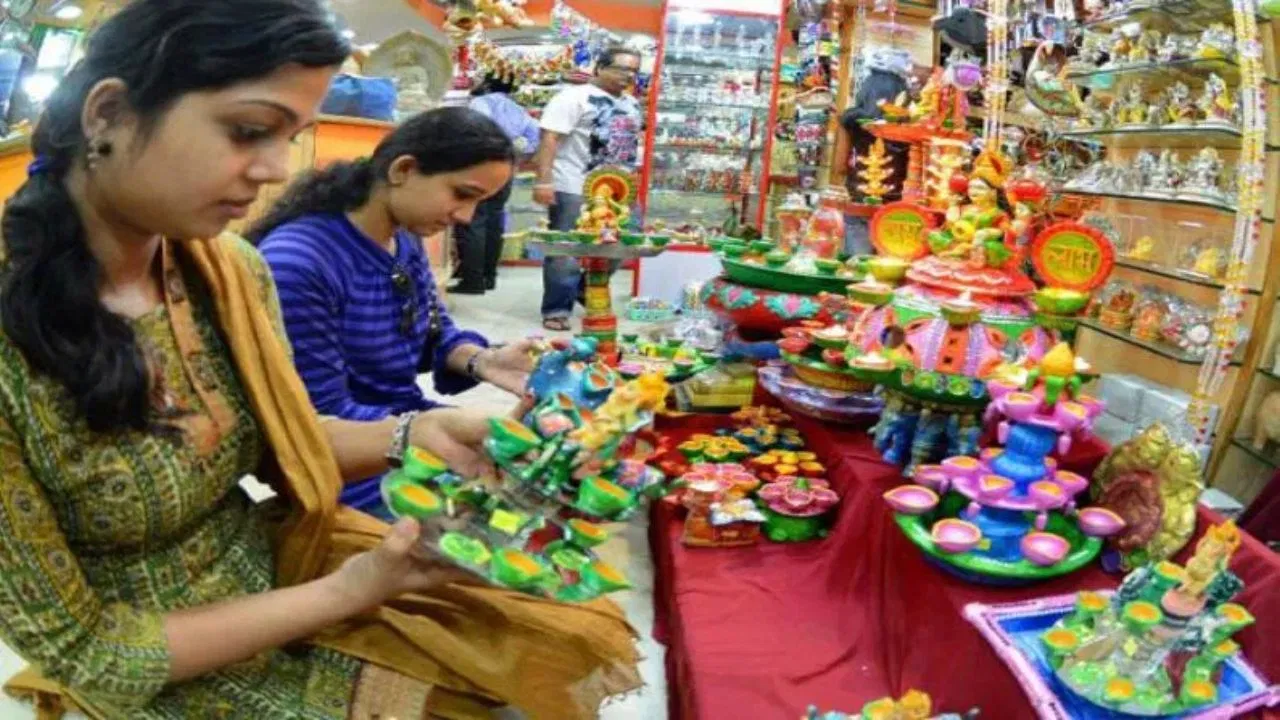 फेस्टिव सीजन में कैसे हीरो बन गया जीएसटी रिफॉर्म, जिसने इकोनॉमी की झोली में डाले 6 लाख करोड़ फेस्टिव सीजन में कैसे हीरो बन गया जीएसटी रिफॉर्म, जिसने इकोनॉमी की झोली में डाले 6 लाख करोड़