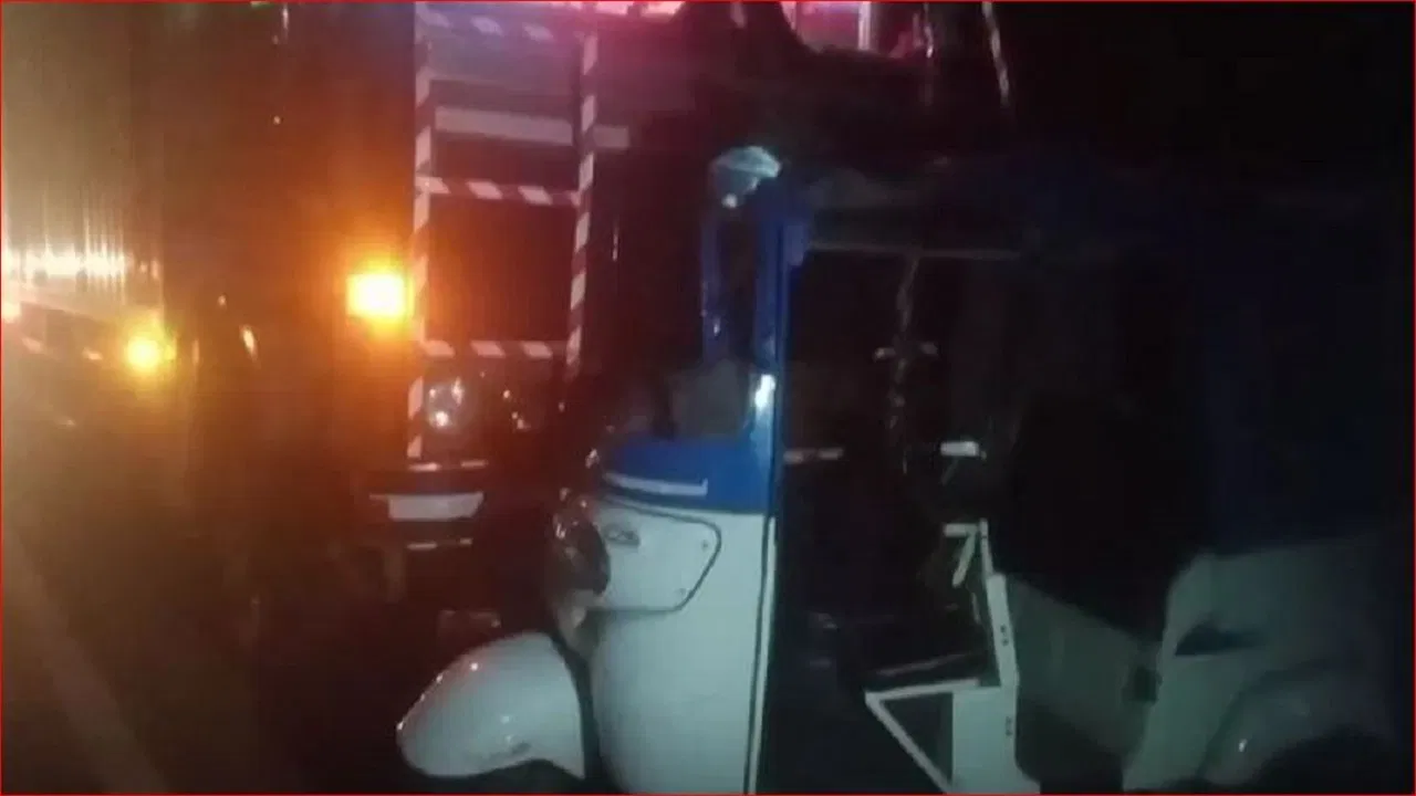 बरेली में कैंटर और टेंपो की जोरदार टक्कर, पति-पत्नी की मौत, अस्पताल में जिंदगी की जंग लड़ रही बेटी बरेली में कैंटर और टेंपो की जोरदार टक्कर, पति-पत्नी की मौत, अस्पताल में जिंदगी की जंग लड़ रही बेटी