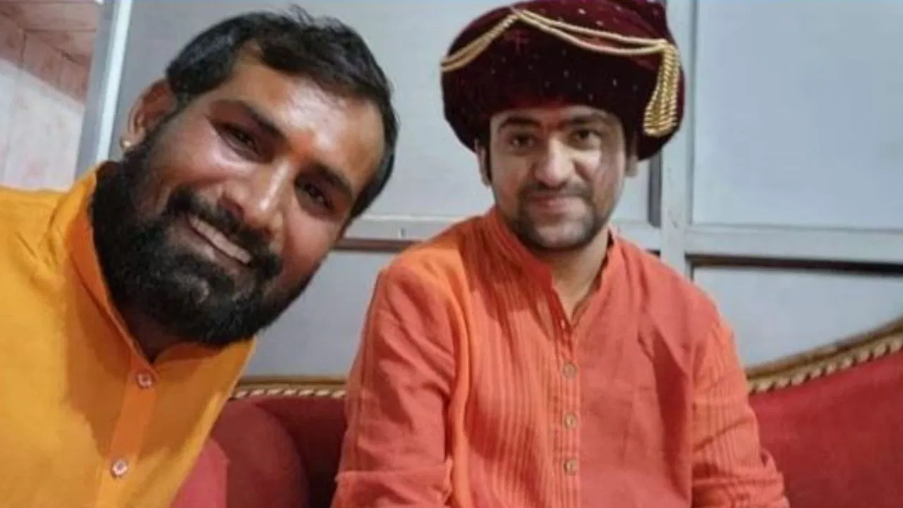 ‘बागेश्वर बाबा से मिलना है तो…’, छतरपुर में धीरेंद्र शास्त्री के सेवादार पर रेप का आरोप, अभी भी फरार आरोपी 'बागेश्वर बाबा से मिलना है तो...', छतरपुर में धीरेंद्र शास्त्री के सेवादार पर रेप का आरोप, अभी भी फरार आरोपी