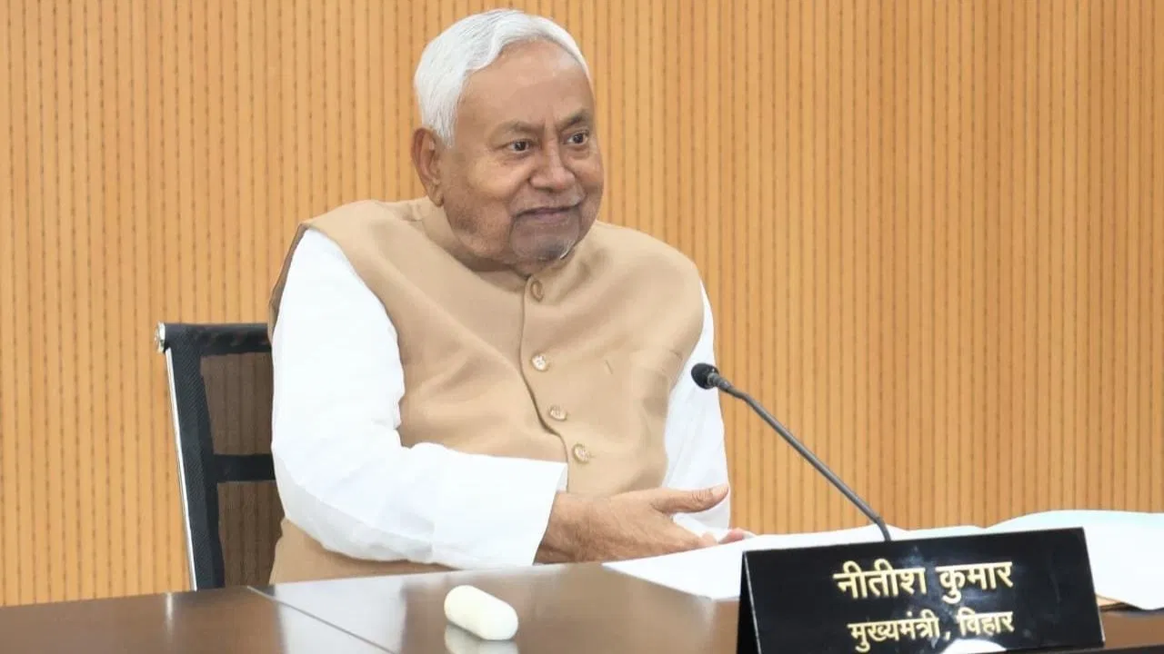 बिहार: 5 साल में 1 करोड़ युवाओं को नौकरी, CM नीतीश कुमार ने सेट किया प्लान बिहार: 5 साल में 1 करोड़ युवाओं को नौकरी, CM नीतीश कुमार ने सेट किया प्लान