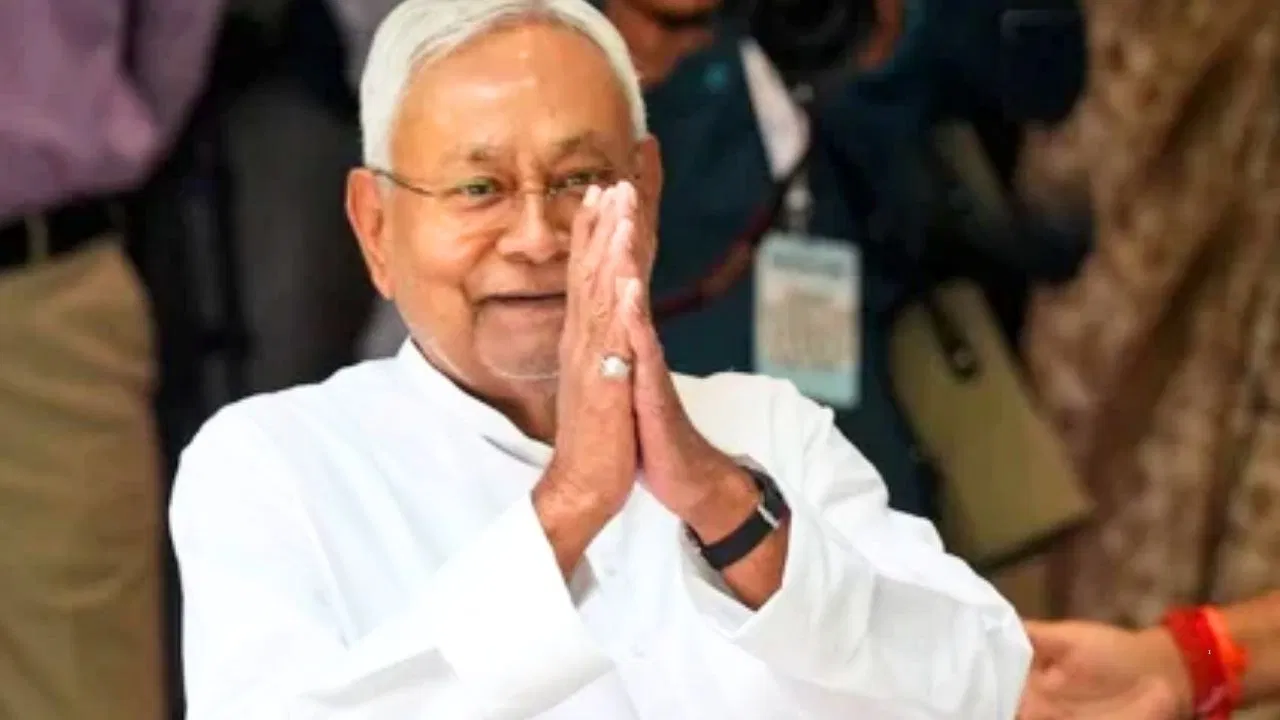बिहार मंत्रिमंडल की बैठक आज, नई सरकार के गठन पर होगी चर्चा, फिर राज्यपाल को इस्तीफा सौंपेंगे नीतीश बिहार मंत्रिमंडल की बैठक आज, नई सरकार के गठन पर होगी चर्चा, फिर राज्यपाल को इस्तीफा सौंपेंगे नीतीश