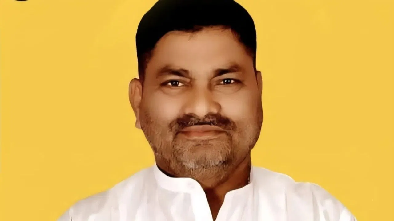 बिहार में वोटिंग से एक दिन पहले जन सुराज को झटका, मुंगेर में पार्टी उम्मीदवार BJP में शामिल बिहार में वोटिंग से एक दिन पहले जन सुराज को झटका, मुंगेर में पार्टी उम्मीदवार BJP में शामिल