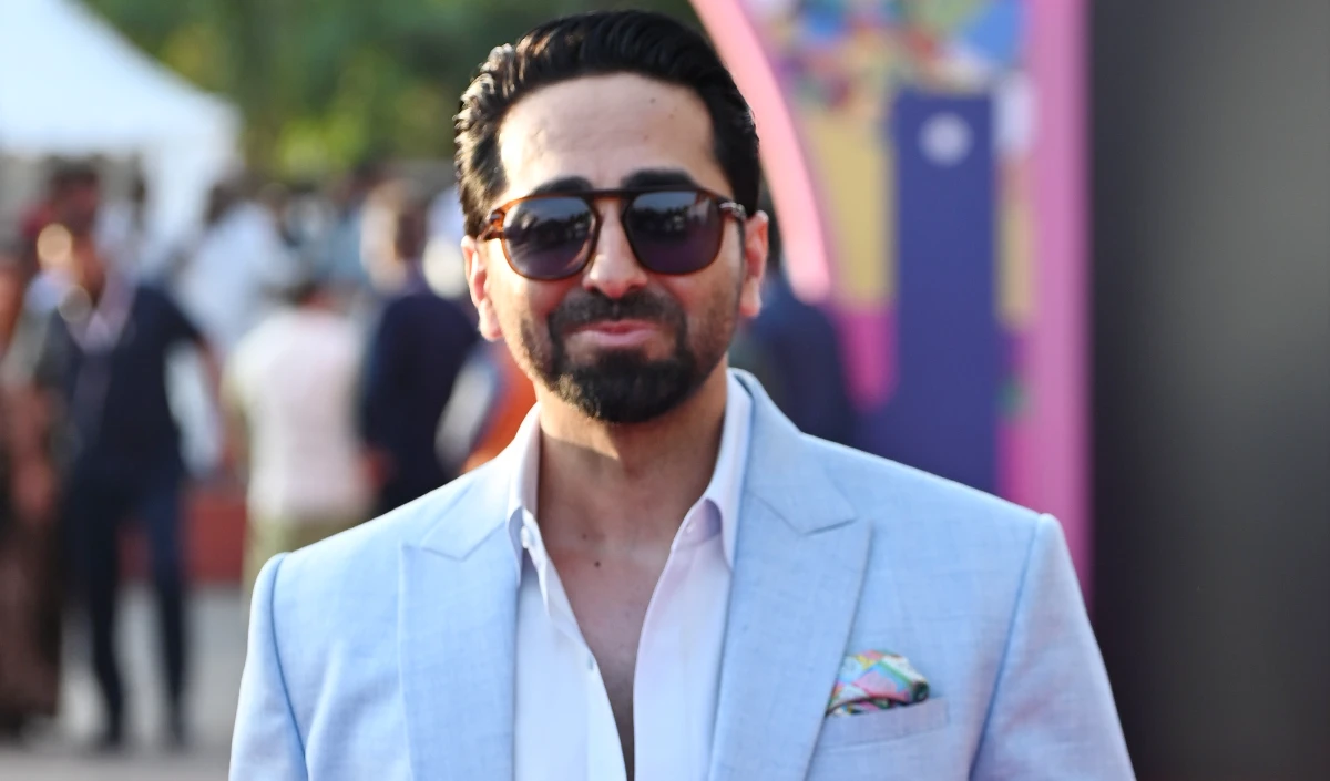 बॉलीवुड स्टार Ayushmann Khurrana ने पूर्व फुटबॉल स्टार David Beckham को बताया ‘भारत का सच्चा दोस्त’, सामाजिक मुद्दों पर निभाई भूमिका बॉलीवुड स्टार Ayushmann Khurrana ने पूर्व फुटबॉल स्टार David Beckham को बताया 'भारत का सच्चा दोस्त', सामाजिक मुद्दों पर निभाई भूमिका