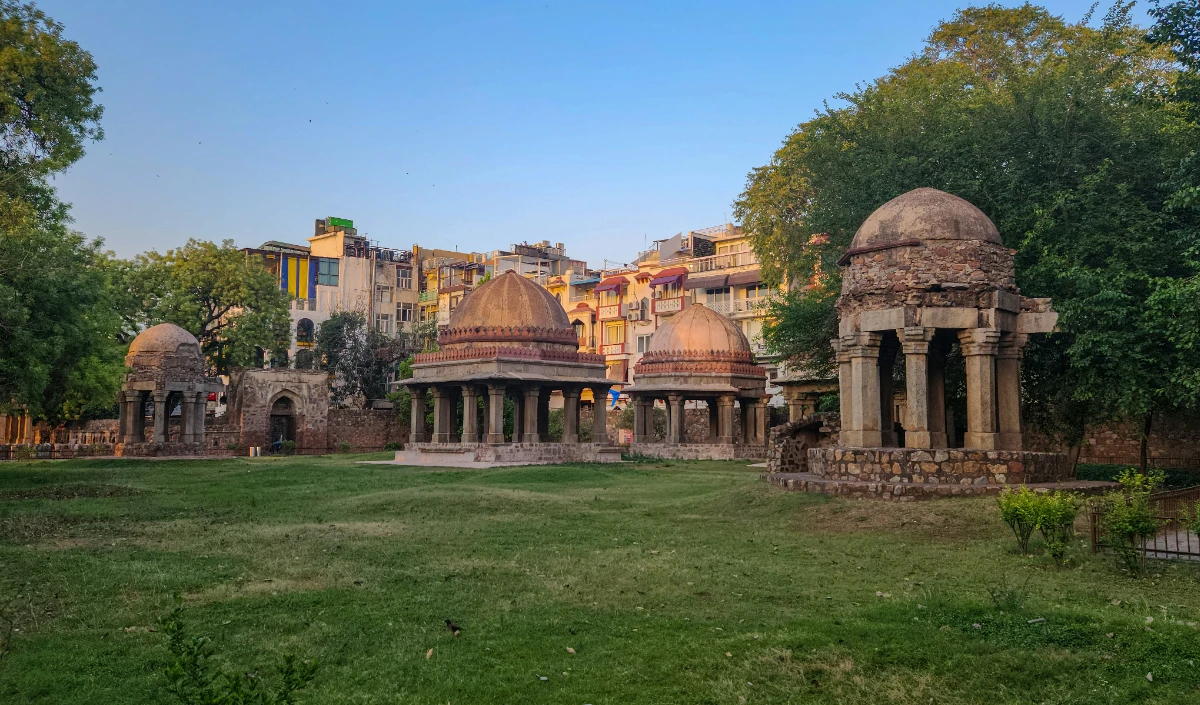 भाई दूज पर न हों बोर! दिल्ली के इन 3 जगहों पर मनाएं खास त्योहार भाई दूज पर न हों बोर! दिल्ली के इन 3 जगहों पर मनाएं खास त्योहार