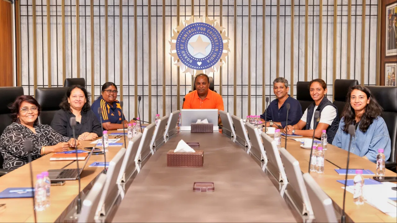 भारत के महिला वर्ल्ड कप जीतने के बाद एशिया कप पर भी आया अपडेट, BCCI सेक्रेटरी हुए दुबई रवाना भारत के महिला वर्ल्ड कप जीतने के बाद एशिया कप पर भी आया अपडेट, BCCI सेक्रेटरी हुए दुबई रवाना