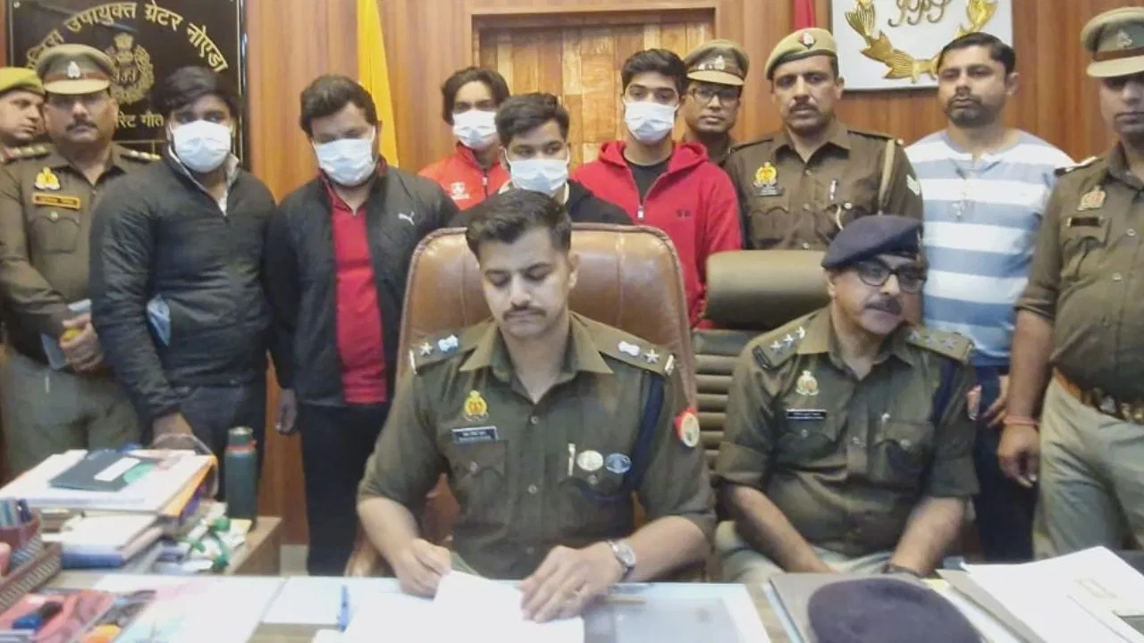 मथुरा में हथियारों का ‘काला धंधा’, नोएडा में होती थी सप्लाई….कैसे पकड़ा गया गिरोह? मथुरा में हथियारों का 'काला धंधा', नोएडा में होती थी सप्लाई....कैसे पकड़ा गया गिरोह?