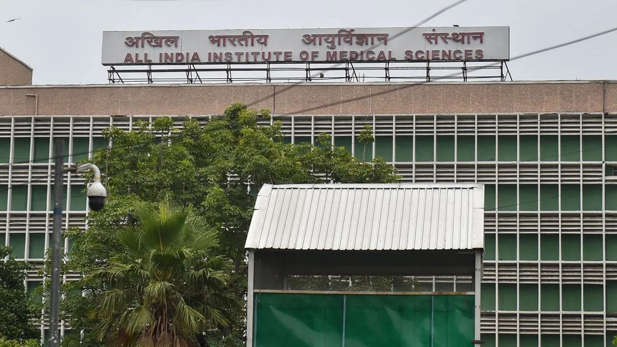 महिला नर्सिंग स्टाफ के आरोप निकले गलत, AIIMS के डॉक्टर को मिली क्लीन चिट महिला नर्सिंग स्टाफ के आरोप निकले गलत, AIIMS के डॉक्टर को मिली क्लीन चिट