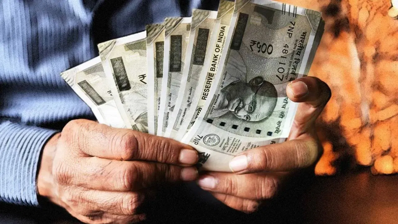 महीना पूरा होने से पहले ही खत्म हो जाती है सैलरी? ये तरीका जान गए तो नहीं होगी पैसों की दिक्कत! महीना पूरा होने से पहले ही खत्म हो जाती है सैलरी? ये तरीका जान गए तो नहीं होगी पैसों की दिक्कत!