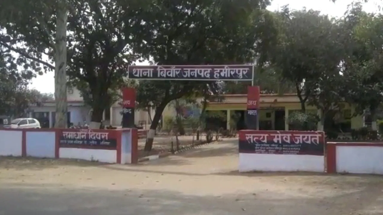 माथे का तिलक मिटाया, दाढ़ी के बाल नोचे, लाठी-डंडे से पीटा… हमीरपुर में साधु के साथ की गई बर्बरता माथे का तिलक मिटाया, दाढ़ी के बाल नोचे, लाठी-डंडे से पीटा... हमीरपुर में साधु के साथ की गई बर्बरता