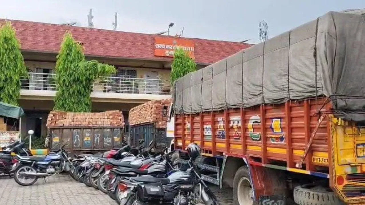 मुरादाबाद में 600 करोड़ के टैक्स चोरी का खुलासा, 5 IPS की टीम संग IG करेंगे जांच मुरादाबाद में 600 करोड़ के टैक्स चोरी का खुलासा, 5 IPS की टीम संग IG करेंगे जांच