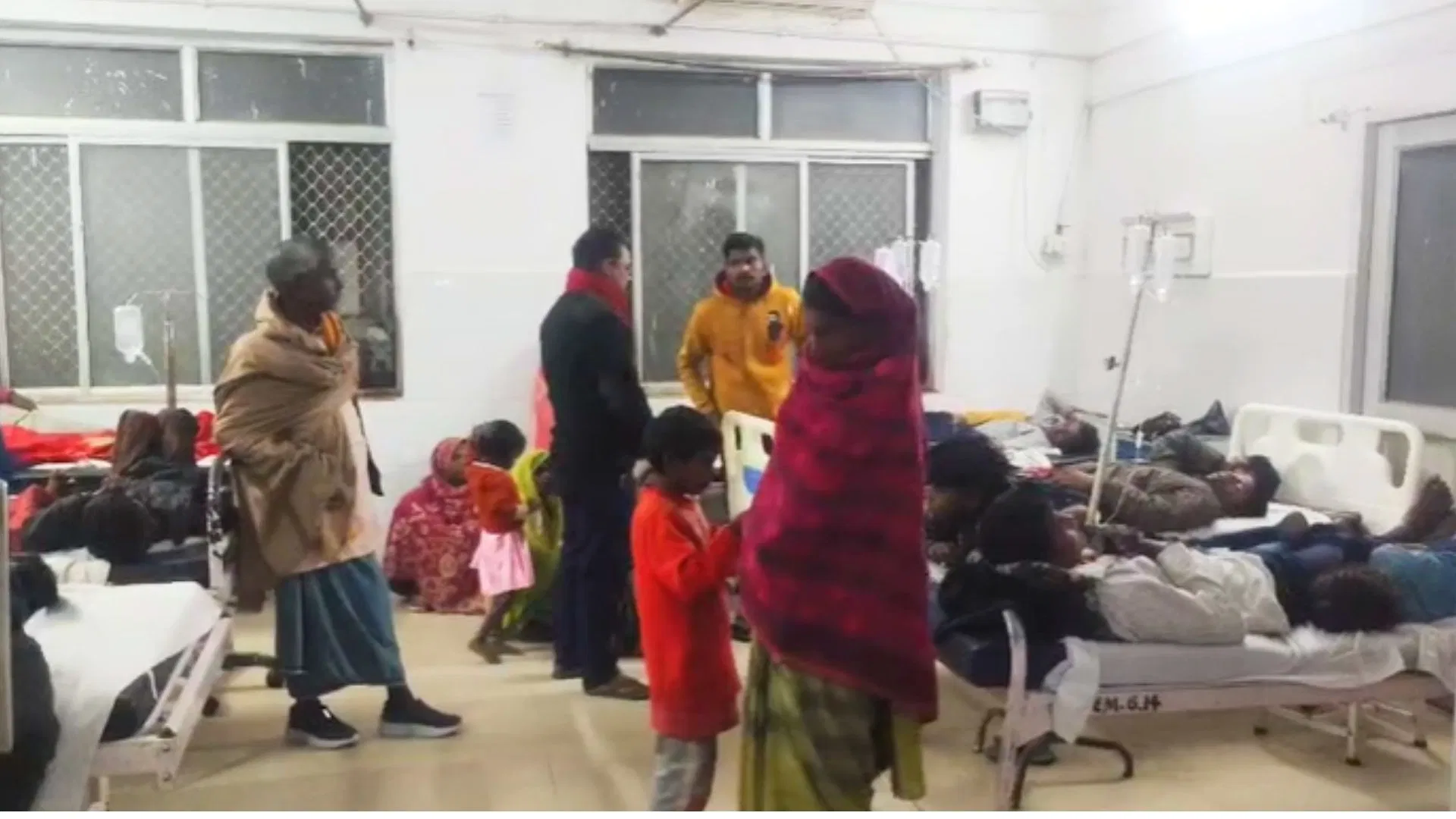 मूंगफली समझकर खा गए जहरीला बीज… श्रावस्ती में 30 बच्चों की बिगड़ गई तबीयत, 10 गंभीर मूंगफली समझकर खा गए जहरीला बीज... श्रावस्ती में 30 बच्चों की बिगड़ गई तबीयत, 10 गंभीर