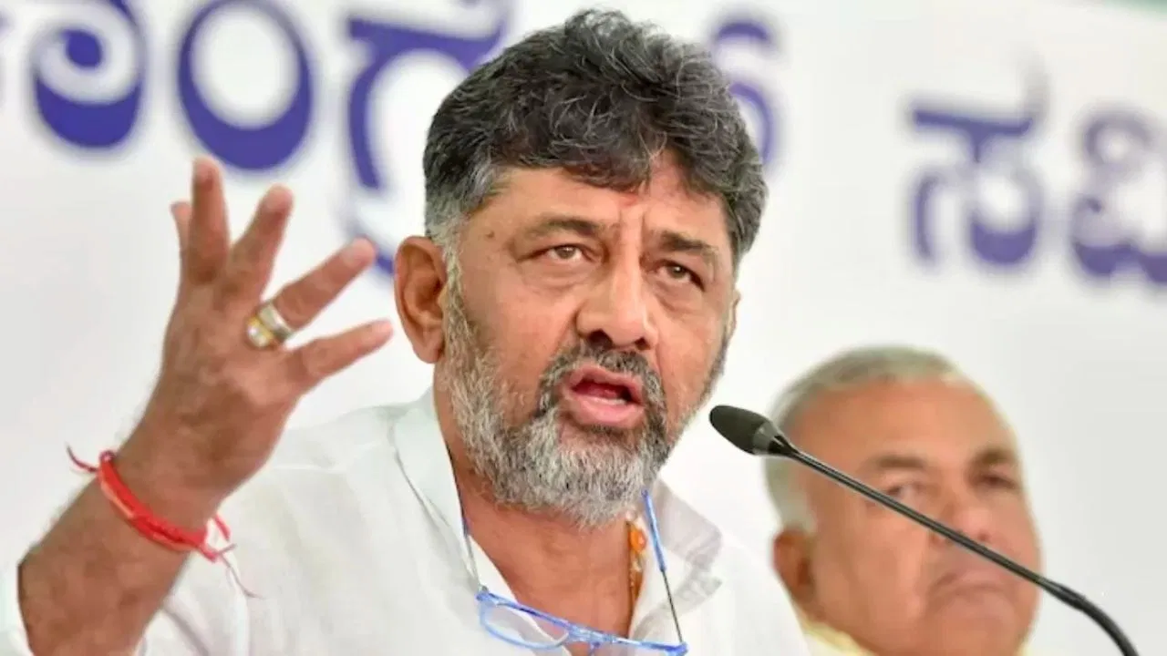 कर्नाटक डिप्टी CM डीके शिवकुमार पर क्या है आरोप, नेशनल हेराल्ड मामले में मिला नोटिस… क्या करना होगा? मैं कांग्रेस का अनुशासित सिपाही...ब्लैकमेल नहीं करूंगा, इस्तीफे की अटकलों पर बोले शिवकुमार