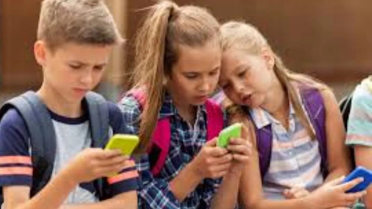 यहां नहीं चलेगा आपका Facebook, Instagram और Tiktok, सब हो जाएगा बैन! यहां नहीं चलेगा आपका Facebook, Instagram और Tiktok, सब हो जाएगा बैन!