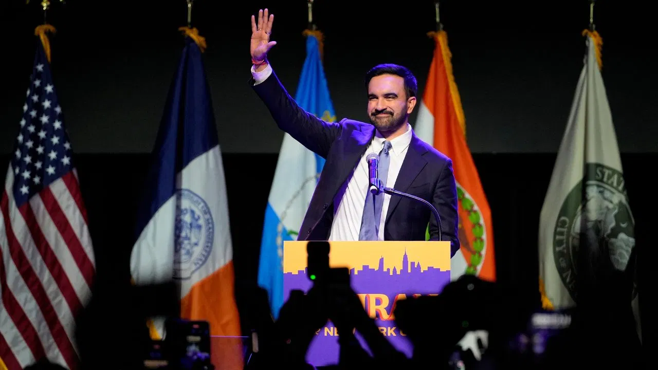 रिपब्लिकन पार्टी को डुबो रहीं ट्रंप की नीतियां, न्यूयार्क में ममदानी की जीत के क्या है मायने? रिपब्लिकन पार्टी को डुबो रहीं ट्रंप की नीतियां, न्यूयार्क में ममदानी की जीत के क्या है मायने?