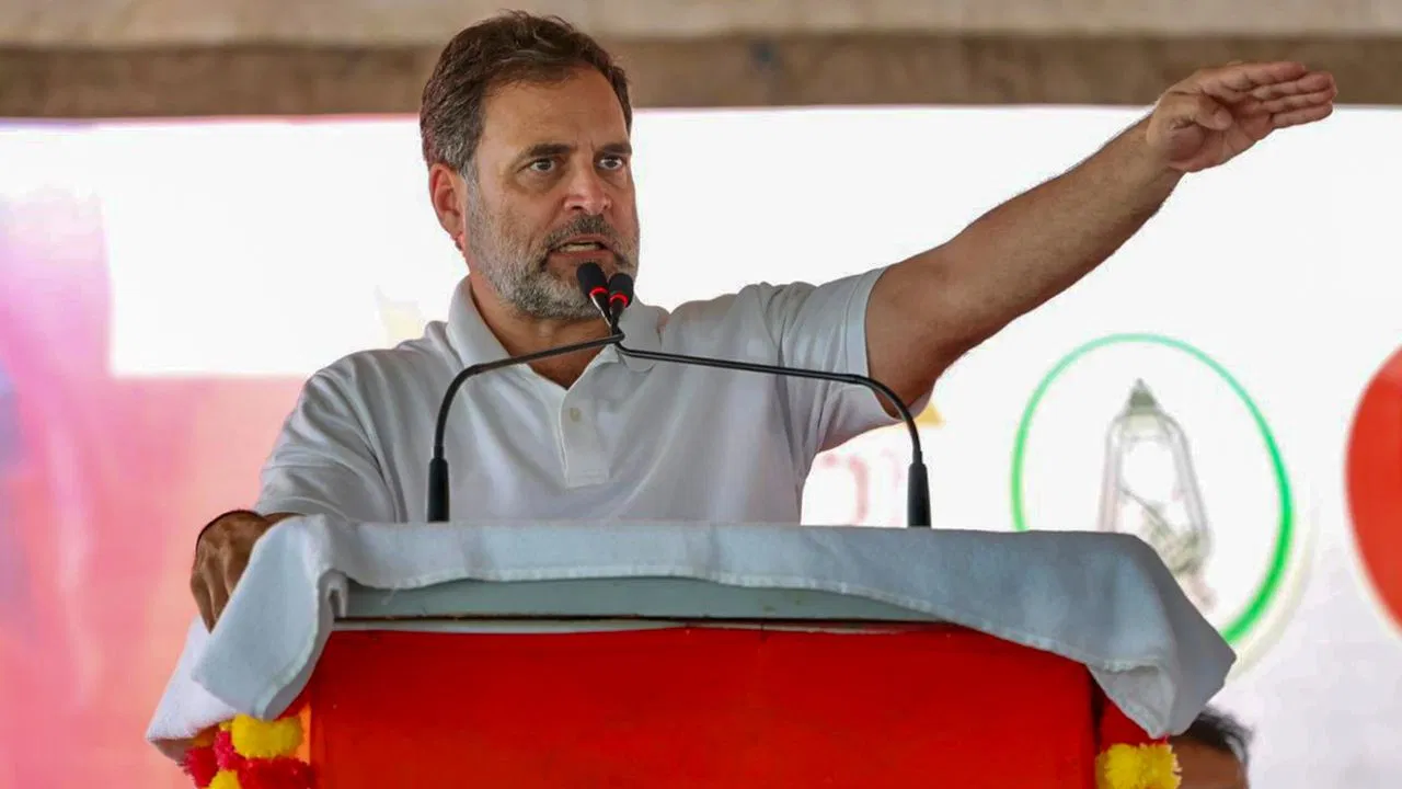 लाइव चल रही लोकतंत्र की हत्या, खुलेआम वोट चोरी कर रहे BJP के लोग…राहुल गांधी का बड़ा आरोप लाइव चल रही लोकतंत्र की हत्या, खुलेआम वोट चोरी कर रहे BJP के लोग...राहुल गांधी का बड़ा आरोप