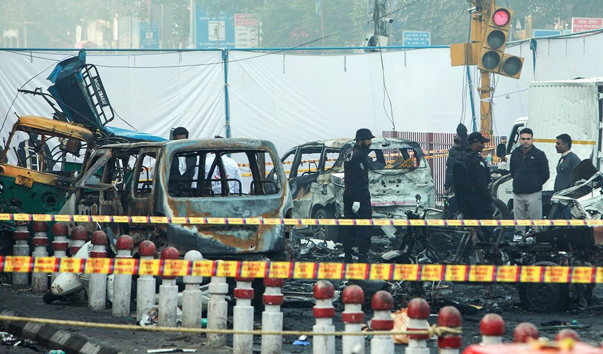 लाल किला विस्फोट के बाद उठते गंभीर सवाल लाल किला विस्फोट के बाद उठते गंभीर सवाल