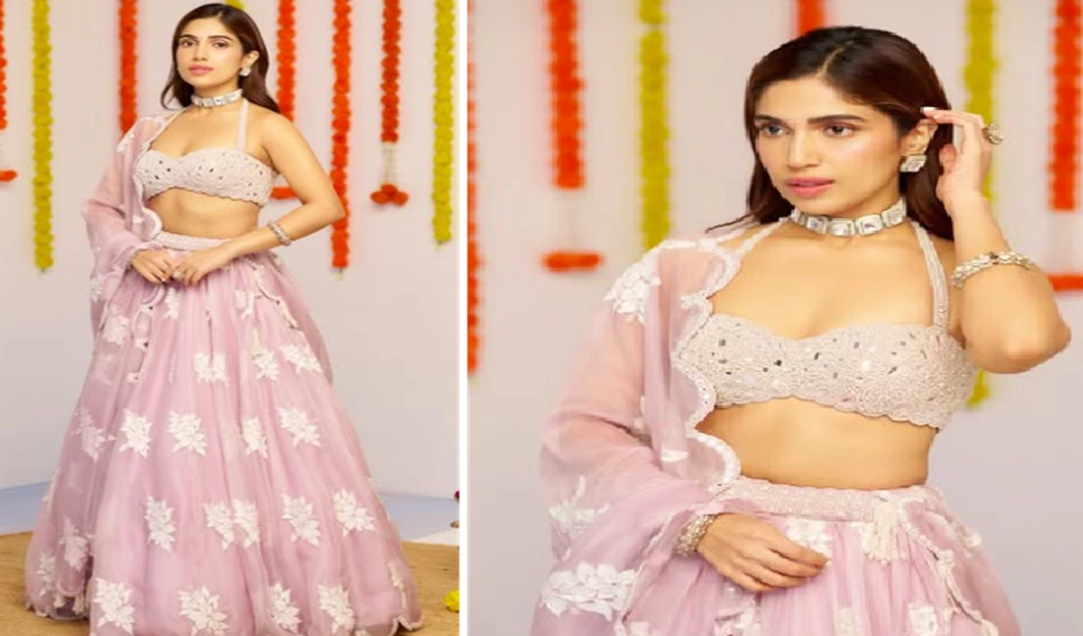 वेडिंग सीजन में दिखना है सबसे ग्लैमरस? भूमि पेडनेकर का यह लहंगा लुक जरूर करें ट्राई! वेडिंग सीजन में दिखना है सबसे ग्लैमरस? भूमि पेडनेकर का यह लहंगा लुक जरूर करें ट्राई!