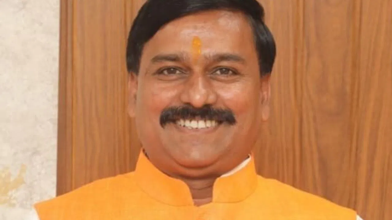शराबबंदी परपर्यटन मंत्री धर्मेंद्र लोधी का फेसबुक लाइव विवाद, बोले; विपक्ष पर तोड़-मरोड़ कर पेश कर रहा बयान शराबबंदी परपर्यटन मंत्री धर्मेंद्र लोधी का फेसबुक लाइव विवाद, बोले; विपक्ष पर तोड़-मरोड़ कर पेश कर रहा बयान