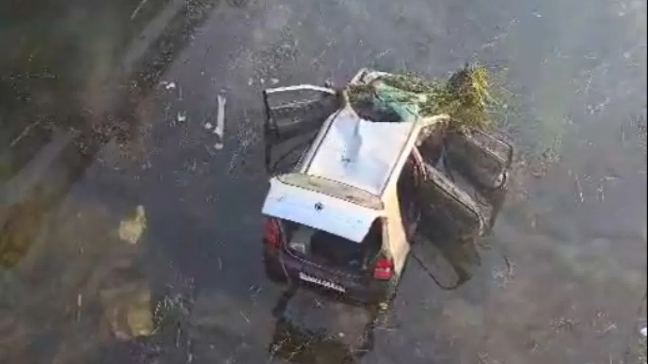 शादी के बाद मातम! लौट रहे थे घर, लखीमपुर के शारदा नहर में गिरी कार… 5 लोगों की मौत शादी के बाद मातम! लौट रहे थे घर, लखीमपुर के शारदा नहर में गिरी कार... 5 लोगों की मौत