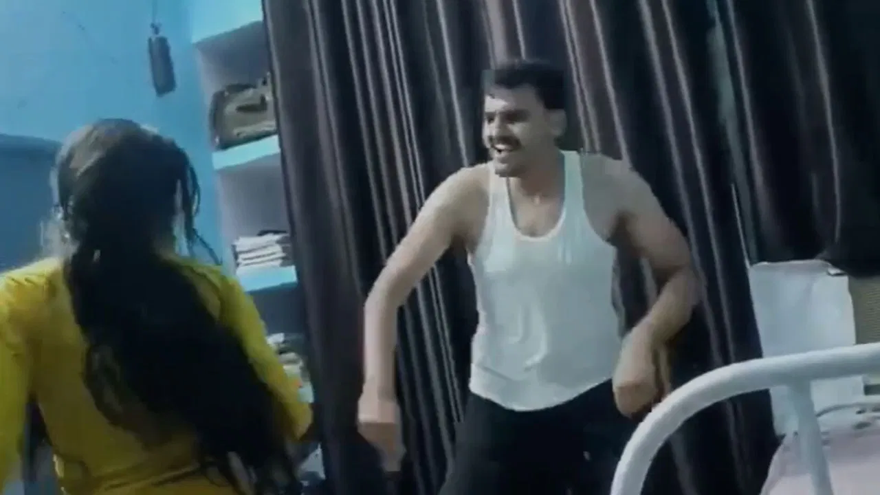 शामली के अस्पताल में डॉक्टर का डांस, CMO ने मांगा जवाब, आवास भी करवाया खाली शामली के अस्पताल में डॉक्टर का डांस, CMO ने मांगा जवाब, आवास भी करवाया खाली
