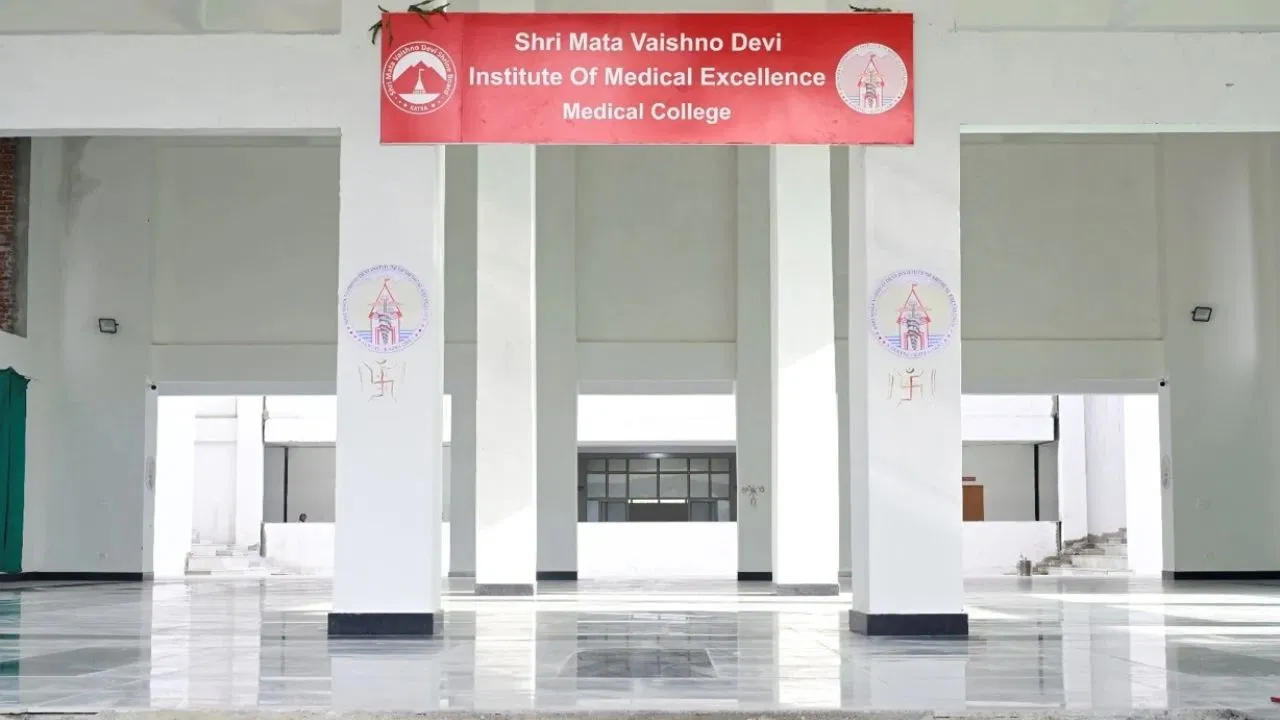 श्री माता वैष्णो देवी मेडिकल कॉलेज में MBBS की 50 सीटों में से 42 पर मुस्लिम छात्रों को दाखिला, बवाल… जानें क्या हैं एडमिशन के नियम श्री माता वैष्णो देवी मेडिकल कॉलेज में MBBS की 50 सीटों में से 42 पर मुस्लिम छात्रों को दाखिला, बवाल... जानें क्या हैं एडमिशन के नियम