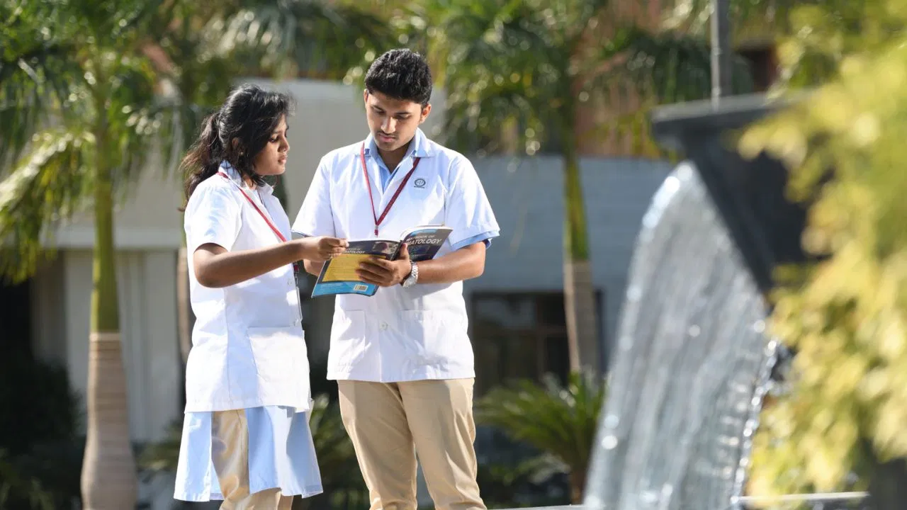 श्री सत्य साई बाबा वाले मेडिकल कॉलेज में MBBS की कितनी सीटें? जानें कैसे मिलता है दाखिला श्री सत्य साई बाबा वाले मेडिकल कॉलेज में MBBS की कितनी सीटें? जानें कैसे मिलता है दाखिला