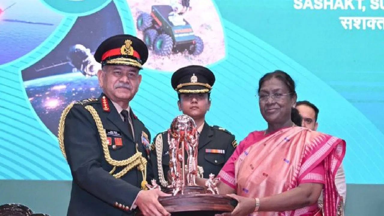 सम्मान से सुरक्षा तक… 5-S विजन से आगे बढ़ेगी भारत की डिफेंस स्ट्रैटेजी, आर्मी चीफ ने पेश किया रोडमैप सम्मान से सुरक्षा तक... 5-S विजन से आगे बढ़ेगी भारत की डिफेंस स्ट्रैटेजी, आर्मी चीफ ने पेश किया रोडमैप