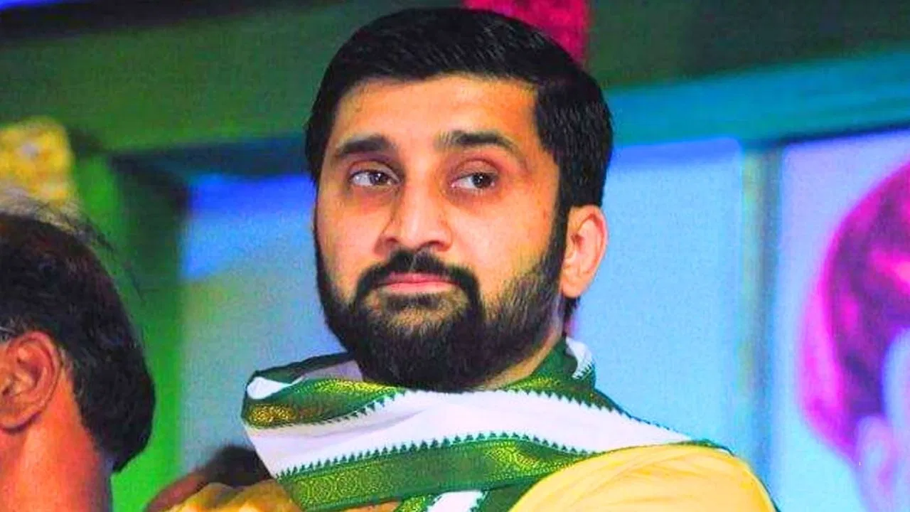 सलिल देशमुख ने शरद पवार की पार्टी से दिया इस्तीफा, स्वास्थ्य कारणों का दिया हवाला, राजनीतिक हलचल तेज सलिल देशमुख ने शरद पवार की पार्टी से दिया इस्तीफा, स्वास्थ्य कारणों का दिया हवाला, राजनीतिक हलचल तेज