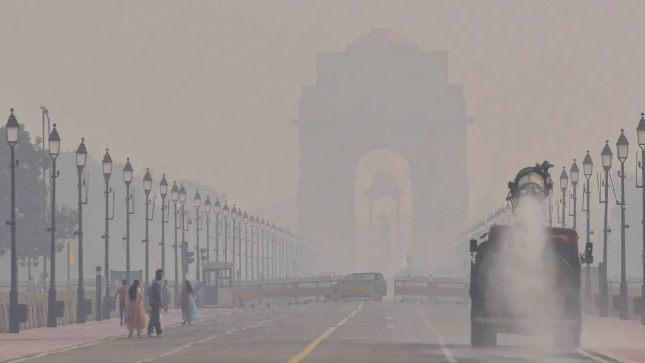 सांसों पर संकंट… दिल्ली का AQI 400 के पार, रेड जोन में 34 इलाके सांसों पर संकंट... दिल्ली का AQI 400 के पार, रेड जोन में 34 इलाके