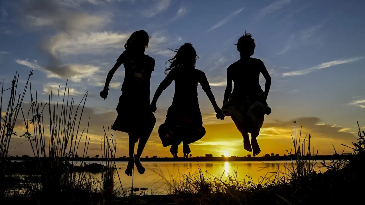सुकन्या समृद्धि से लेकर एनपीएस वात्सल्य, पीपीएफ तक…कौन सी स्कीम बनाएगी बच्चों को अमीर? सुकन्या समृद्धि से लेकर एनपीएस वात्सल्य, पीपीएफ तक...कौन सी स्कीम बनाएगी बच्चों को अमीर?