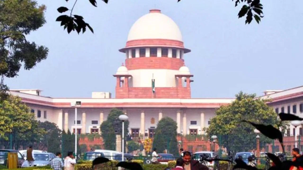 हर नफरत भरे भाषण की निगरानी संभव नहीं, हाई कोर्ट जाएं… जानें सुप्रीम कोर्ट ने ऐसा क्यों कहा सुप्रीम कोर्ट से CAB को राहत, ईडन गार्डन्स विज्ञापन टैक्स विवाद में कोलकाता नगर निगम की याचिका खारिज
