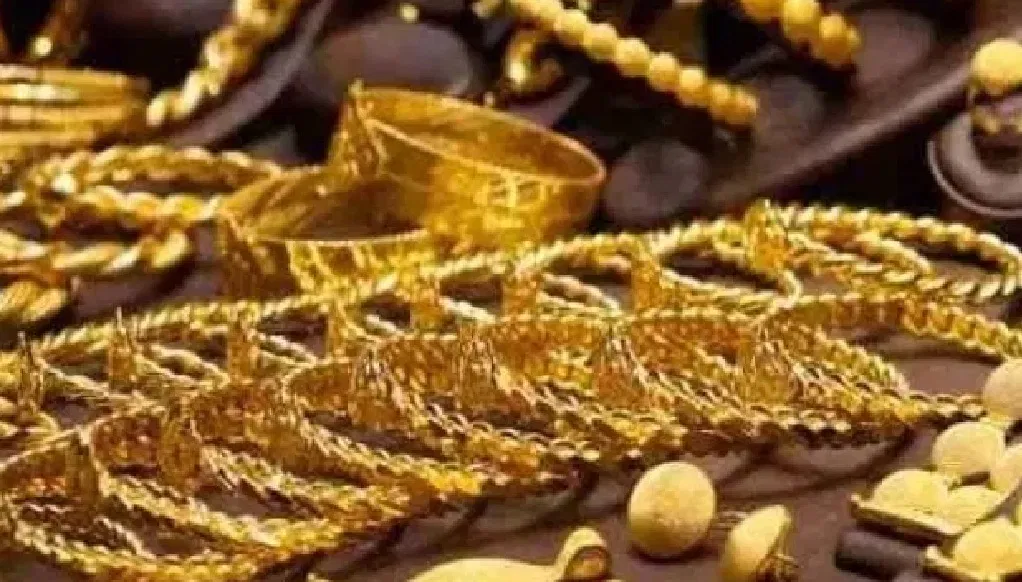 सोने के कारोबार के नाम पर करोड़ों की ठगी! थुंचाथ ज्वेलर्स पर ईडी ने कसा शिकंजा, जानिए पूरा घोटाला सोने के कारोबार के नाम पर करोड़ों की ठगी! थुंचाथ ज्वेलर्स पर ईडी ने कसा शिकंजा, जानिए पूरा घोटाला