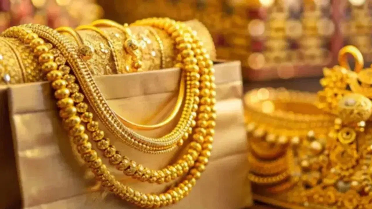 क्या अब करना चाहिए गोल्ड में निवेश? लगातार दूसरे दिन कितना हुआ सस्ता हर 10 ग्राम सोने पर 1 ग्राम का 'चूना'! ज्वैलरी का वो सीक्रेट, जो सुनार आपको नहीं बताते