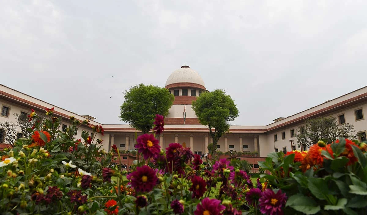 हाईवे के किनारे खड़ी गाड़ियों पर सुप्रीम टिप्पणी हाईवे के किनारे खड़ी गाड़ियों पर सुप्रीम टिप्पणी
