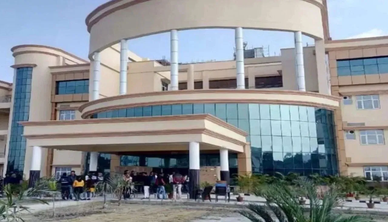 11 साल में MBBS फर्स्ट ईयर नहीं पास कर सका छात्र,NMC नियमों पर खड़े हुए सवाल, जानें क्या हैं नियम 11 साल में MBBS फर्स्ट ईयर नहीं पास कर सका छात्र,NMC नियमों पर खड़े हुए सवाल, जानें क्या हैं नियम