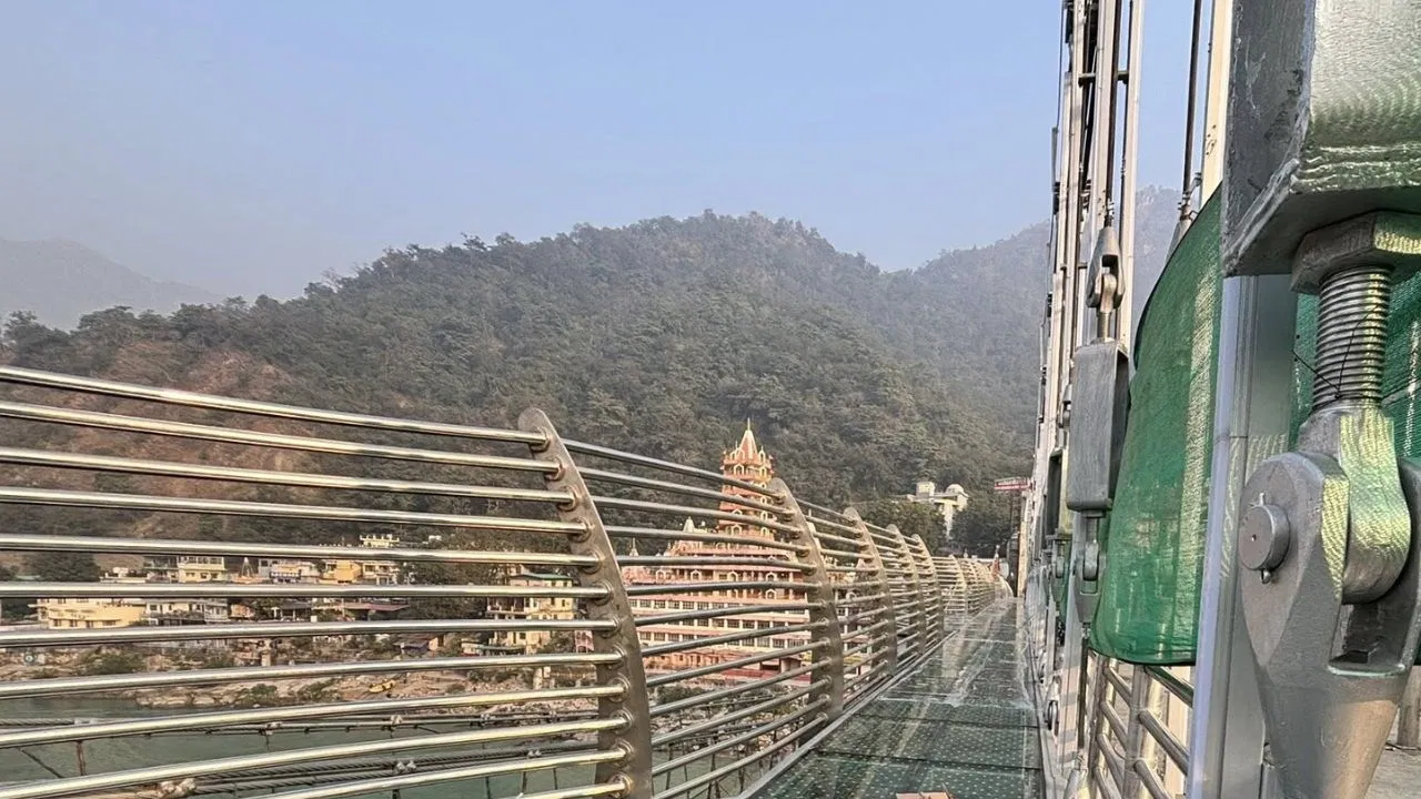 132 मीटर लंबाई, 68 करोड़ का खर्च… लक्ष्मण झूला के बाद ऋषिकेश में जल्द शुरू होगा ‘बजरंग सेतु’ 132 मीटर लंबाई, 68 करोड़ का खर्च... लक्ष्मण झूला के बाद ऋषिकेश में जल्द शुरू होगा 'बजरंग सेतु'