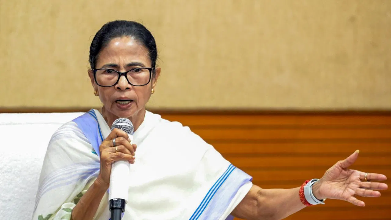 39 परिवारों को 2-2 लाख… SIR से पश्चिम बंगाल में कितनी मौतें, BLO कितने प्रभावित? 39 परिवारों को 2-2 लाख... SIR से पश्चिम बंगाल में कितनी मौतें, BLO कितने प्रभावित?