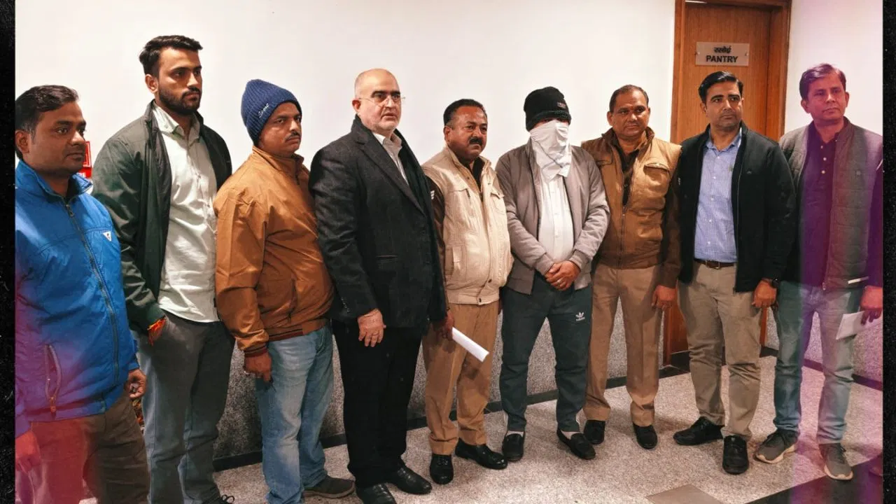 40 फेक कंपनियां, कागजों में 410 करोड़ का फर्जी लेन-देन…गाजियाबाद का वकील अरेस्ट; कैसे किया फर्जीवाड़ा? 40 फेक कंपनियां, कागजों में 410 करोड़ का फर्जी लेन-देन...गाजियाबाद का वकील अरेस्ट; कैसे किया फर्जीवाड़ा?