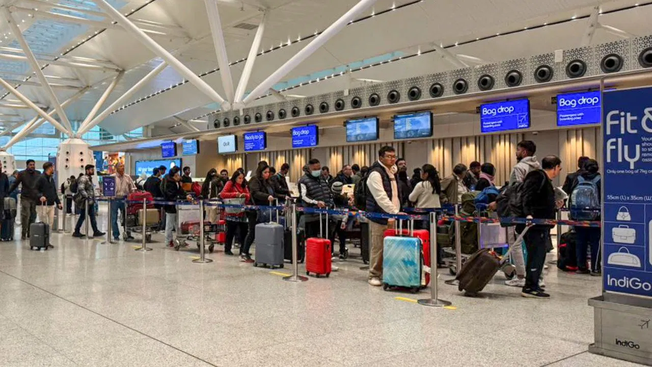 610 करोड़ रिफंड, 3000 बैग भी लौटाए … संकट के बीच अब पटरी पर लौट रही IndiGo की उड़ानें 610 करोड़ रिफंड, 3000 बैग भी लौटाए ... संकट के बीच अब पटरी पर लौट रही IndiGo की उड़ानें