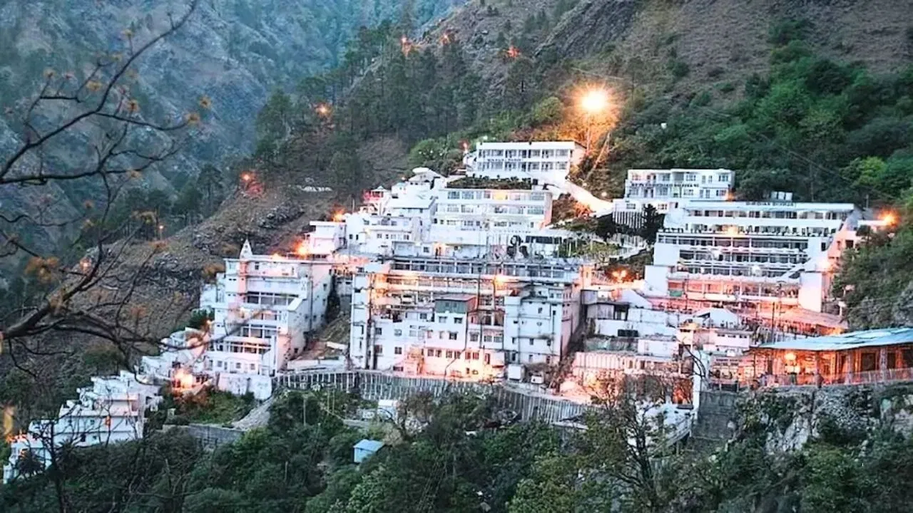 700 CCTV कैमरे, डॉग स्क्वॉड, 24 घंटे निगरानी… नए साल पर माता वैष्णो देवी यात्रा की बढ़ाई गई सुरक्षा 700 CCTV कैमरे, डॉग स्क्वॉड, 24 घंटे निगरानी... नए साल पर माता वैष्णो देवी यात्रा की बढ़ाई गई सुरक्षा
