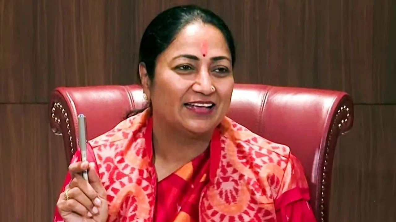 दिल्ली वालों को बड़ी राहत… सरकार माफ कर सकती ट्रैफिक चालान, आएगी एमनेस्टी स्कीम 7,000 एकड़ धान खेती, फिर भी दिल्ली में नहीं जली एक भी पराली, सीएम रेखा ने गिनाई उपलब्धियां