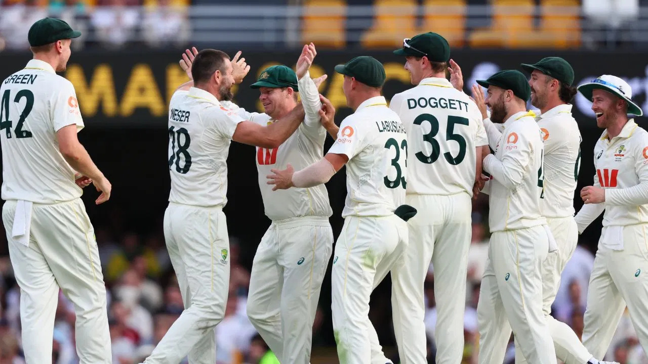 AUS vs ENG Ashes 2025: 15 साल बाद भी खत्म नहीं हुआ इंग्लैंड का इंतजार, ऑस्ट्रेलिया ने फिर हराया, सीरीज में 2-0 की बढ़त AUS vs ENG Ashes 2025: 15 साल बाद भी खत्म नहीं हुआ इंग्लैंड का इंतजार, ऑस्ट्रेलिया ने फिर हराया, सीरीज में 2-0 की बढ़त