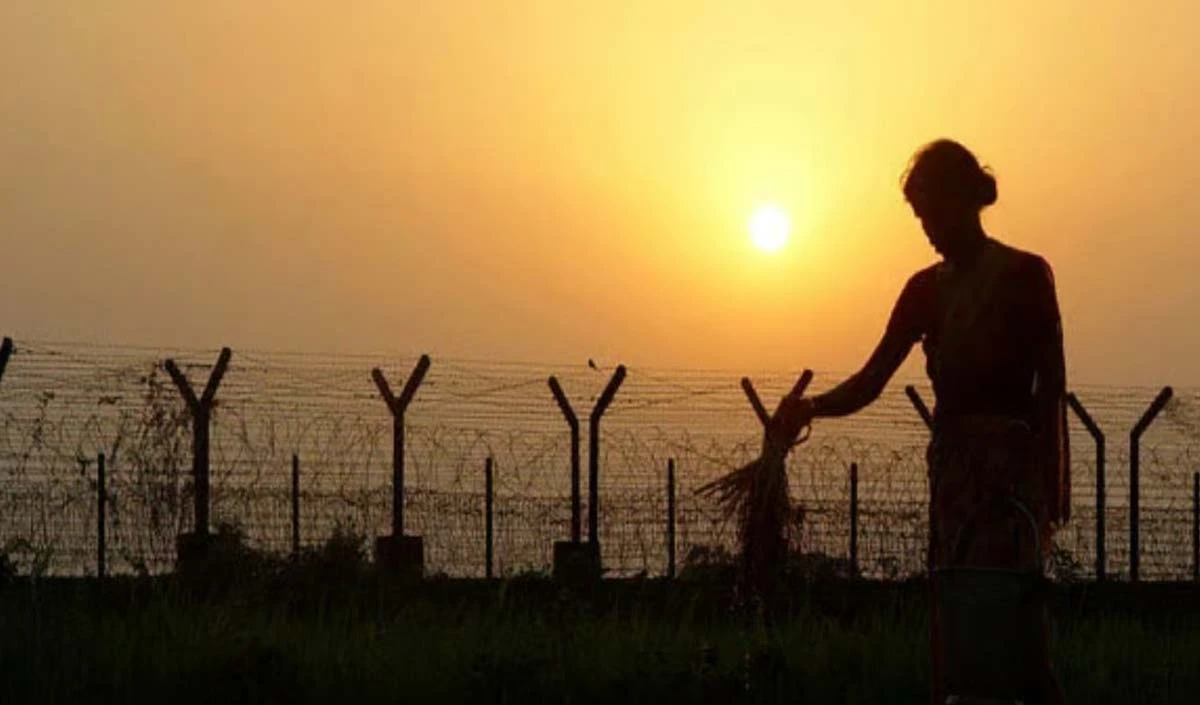 Bangladesh में उथल-पुथल के बीच ISI ने बनाई खतरनाक योजना! भारत में लाखों लोगों को धकेलने की तैयारी Bangladesh में उथल-पुथल के बीच ISI ने बनाई खतरनाक योजना! भारत में लाखों लोगों को धकेलने की तैयारी